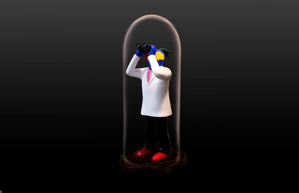 Biologist No.1002, テン・ユアン・チャン, 2014年, FRP, 240 x 240 x 570 mm (Glass Dome Included)